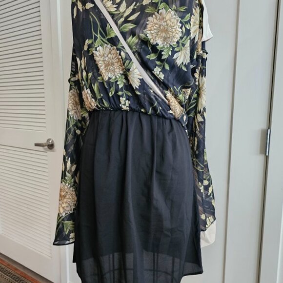 BCBGMAXAZRIA Chiffon Black Floral Dress in size 4 - Picture 5 of 6